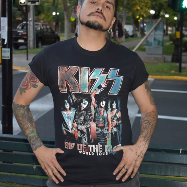 polera kiss en of the road